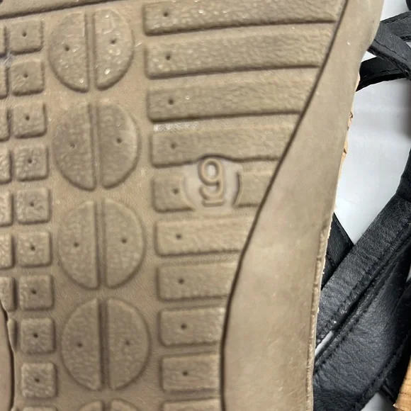 Bearpaw Black Suede Sandal Size 9. BSN2679D - Picture 7 of 8